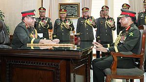 দায়িত্ব বুঝে নিলেন নতুন সেনাপ্রধান