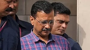 আদালত চত্বর থেকে ফের গ্রেপ্তার অরবিন্দ কেজরিওয়াল