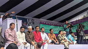 আওয়ামী লীগের সমাবেশ চলছে বঙ্গবন্ধু এভিনিউয়ে