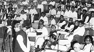 সংসদীয় বিতর্ক-৪: ব্যক্তির সম্পত্তি অর্জনের সীমারেখা নির্ধারণ করে দেয়া সম্ভব হলো না কেন?