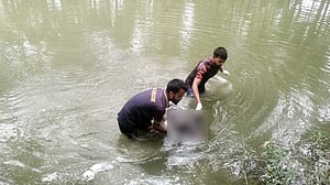 বরিশালে পুকুর থেকে রাজমিস্ত্রির লাশ উদ্ধার, পরিবারের দাবি ‘হত্যা’