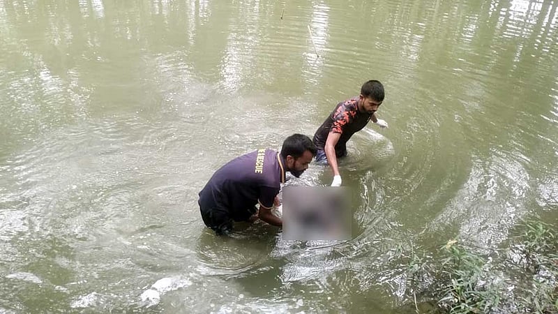 বরিশালে পুকুর থেকে রাজমিস্ত্রির লাশ উদ্ধার, পরিবারের দাবি ‘হত্যা’
