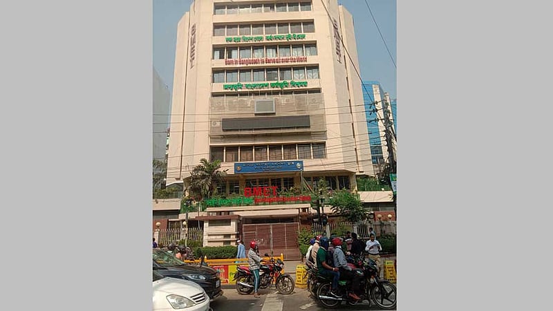 দুর্নীতির অভিযোগে বিএমইটির সিস্টেম অ্যানালিস্টসহ ২ জনের নামে মামলা