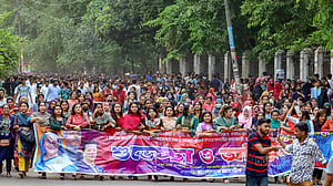 বাজেট: আওয়ামী লীগ ও সহযোগী সংগঠনের আনন্দ মিছিল