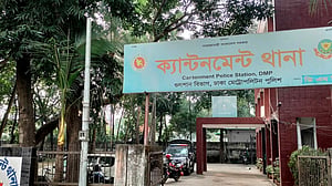 কুর্মিটোলায় গাড়িতে আগুন, ফায়ার সার্ভিস বলছে ‘যান্ত্রিক ত্রুটি’