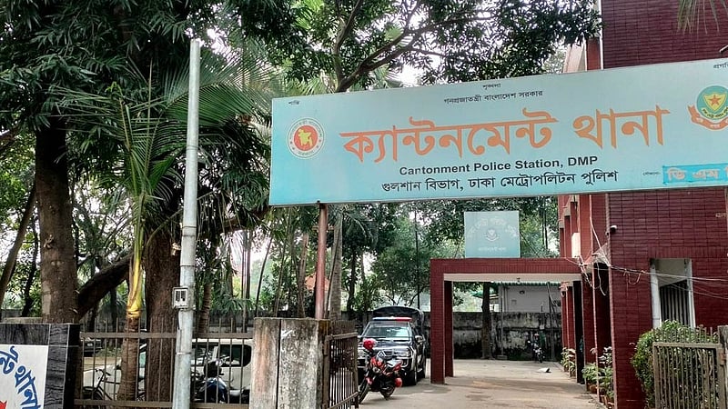কুর্মিটোলায় গাড়িতে আগুন, ফায়ার সার্ভিস বলছে ‘যান্ত্রিক ত্রুটি’