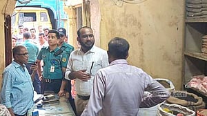 অনিয়ম: খাতুনগঞ্জের সাত প্রতিষ্ঠানকে জরিমানা