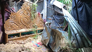 কক্সবাজারে পাহাড় ধসে দম্পতির মৃত্যু