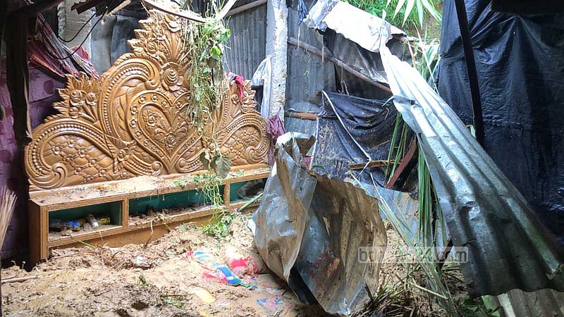 কক্সবাজারে পাহাড় ধসে দম্পতির মৃত্যু