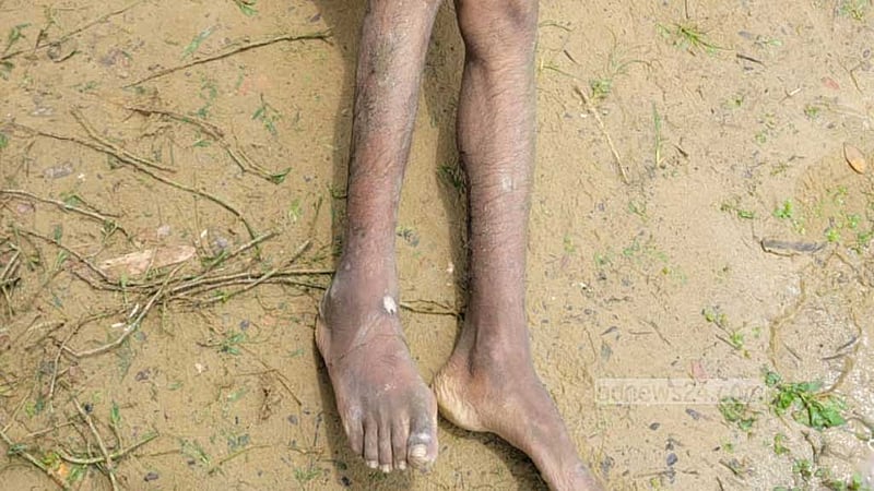 মাছের ঘেরে উপুড় হয়ে ভেসে ছিল লাশটি