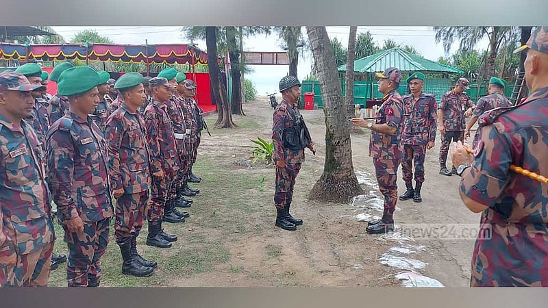 টেকনাফে নিরাপত্তা ব্যবস্থা দেখলেন বিজিবি প্রধান, প্রস্তুত থাকার নির্দেশ