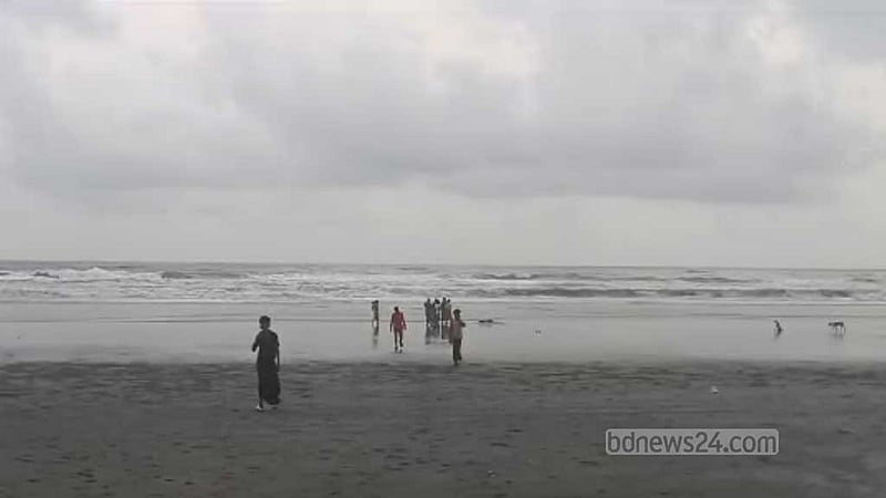 টেকনাফের সৈকত ও নদী থেকে অর্ধগলিত ২ লাশ উদ্ধার