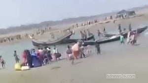 নাফ নদীর ওপারে ভাসছে রোহিঙ্গা বোঝাই নৌকা
