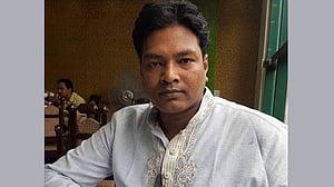 ওসিকে ‘কনুই দিয়ে ধাক্কা’ দিয়ে চাকরি খোয়ালেন এএসআই
