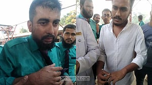 কুমিল্লায় ট্রেনে হকারদের হামলা, স্টুয়ার্ড-যাত্রীসহ আহত ৩