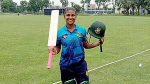 ১২ ছক্কায় দিলারার ১৬৪, আবাহনীর ৪০২