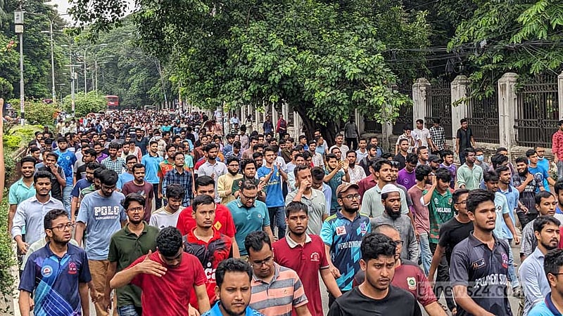 সরকারি চাকরিতে মুক্তিযোদ্ধা কোটা ‘আপাতত’ বহাল