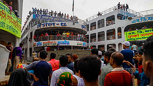 লঞ্চে চড়ে ঈদযাত্রা