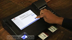 ইভিএম: আরও এক বছর দেখতে চায় ইসি