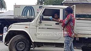 চাঁদাবাজির খবর ‘অসত্য’, দাবি বাস মালিকদের
