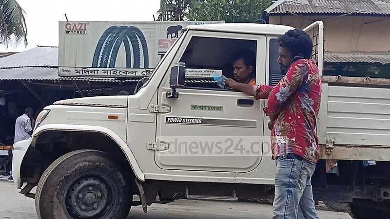 চাঁদাবাজির খবর ‘অসত্য’, দাবি বাস মালিকদের