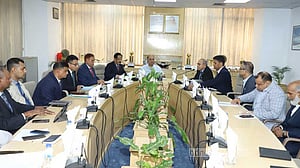 বিমানের কলসেন্টার ২৪ ঘণ্টা চালুর নির্দেশ ফারুক খানের