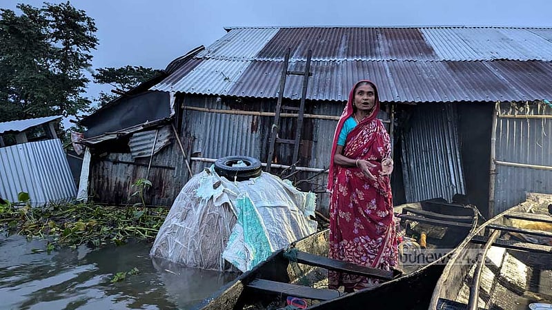 বন্যায় ডুবে দুর্গতিতে সিলেট, শঙ্কা বাড়ছে উত্তরেও