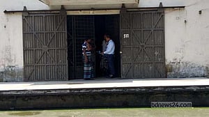 গাইবান্ধায় সরকারি গুদাম থেকে ‘২০০ টন চাল-গম গায়েব’