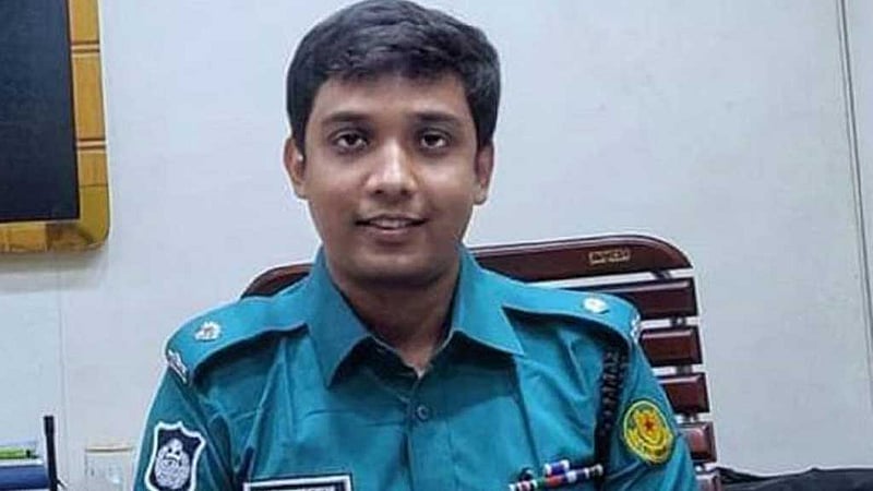 পরীমনির সঙ্গে ‘প্রেমে’র দণ্ড, চাকরি হারাচ্ছেন সাকলায়েন