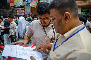 বৃষ্টি মাথায় পরীক্ষা কেন্দ্রে শিক্ষার্থীরা