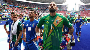 আগেভাগে ছিটকে পড়ার দায়ভার নিলেন ইতালি কোচ