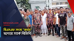 যশোরে জনসাধারণকে সতর্ক করতে মাইকিং