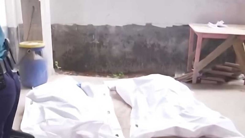 এসআইয়ের মায়ের লাশ ছিল ঘরে, পার্কিংয়ে বাবার মরদেহ