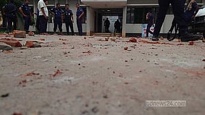 আসামি গ্রেপ্তারের জেরে থানা ঘেরাও, ইটপাটকেল-গুলিতে আহত ৩৭