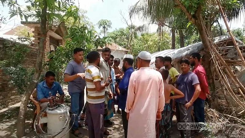 ঝিনাইদহে ‘অবহেলায়’ বিদ্যুৎস্পৃষ্টে পল্লী বিদ্যুতের লাইনম্যানের মৃত্যু