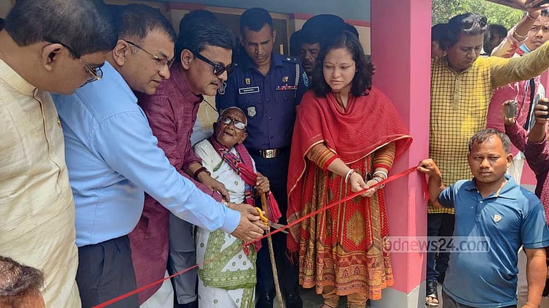 মোর বেটা মোক তিনটি বাড়ি বানায় দিছে: কামবালা