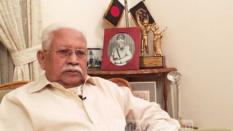 কে এম সফিউল্লাহ আইসিইউতে