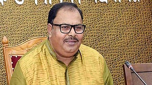 সাবেক প্রতিমন্ত্রী জাকিরের স্ত্রী-সন্তানের দেশত্যাগে নিষেধাজ্ঞা