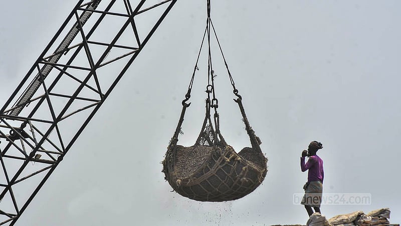 অর্থবছর ২০২৪-২৫: চাপের দিনে পুরনো স্লোগানে আঁটসাঁট বাজেট আসছে