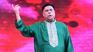 ঈদে তিন অনুষ্ঠানে দুই ভাষায় গাইবেন মাহফুজুর রহমান
