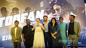 ‘তুফান’ সিনেমার প্রচারে বাংলাদেশে মিমি চক্রবর্তী