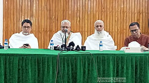 হজ নিয়ে ভোগান্তি: দায়ীদের বিরুদ্ধে ব্যবস্থা নেওয়ার আশ্বাস মন্ত্রীর