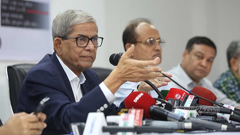 দেশকে ‘বিক্রি’ করে দিচ্ছে, করেছে ‘পরনির্ভরশীল’: ফখরুল