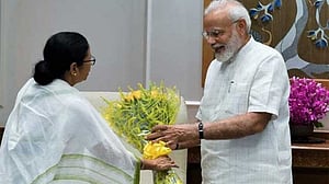 কেন্দ্রফেরত জরিপ: মমতার রাজ্যেও মোদীর হাসি