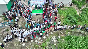 মুন্সীগঞ্জে রজতরেখা নদীর প্রবাহ ফেরাতে স্বেচ্ছাশ্রমে খনন শুরু