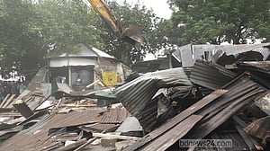 মুন্সীগঞ্জে ধলেশ্বরী তীরের ৫০ অবৈধ স্থাপনা উচ্ছেদ