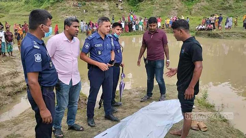 পুকুরে নারীর বিবস্ত্র লাশ, পরিবারের দাবি ধর্ষণের পর হত্যা