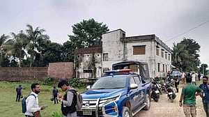 নেত্রকোণায় জঙ্গি আস্তানা সন্দেহে মাছের খামার ঘিরে অভিযান