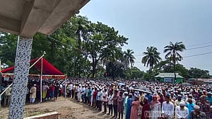 বাবা-মায়ের পাশে চিরনিদ্রায় শফী আহমেদ