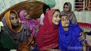 সহকর্মীর গুলিতে ঝাঁঝরা কনস্টেবল মনিরুলের মা বারবার মূর্ছা যাচ্ছেন